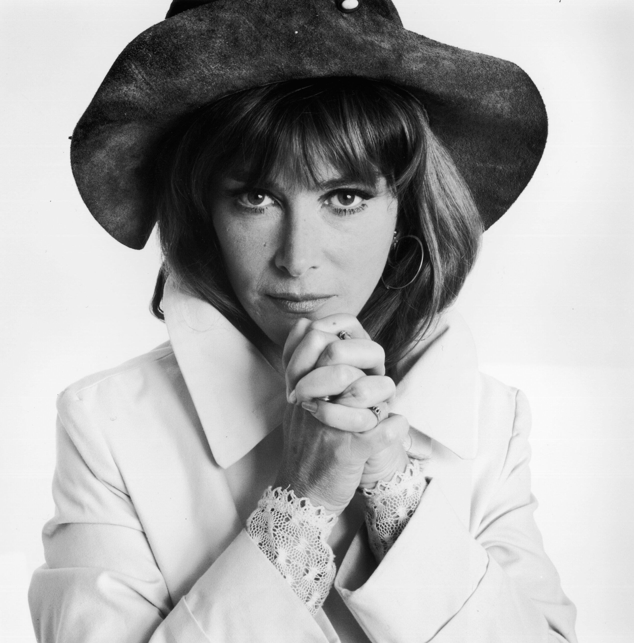 From Blacklist to Oscar: Lee Grant's $15M Net Worth Story
